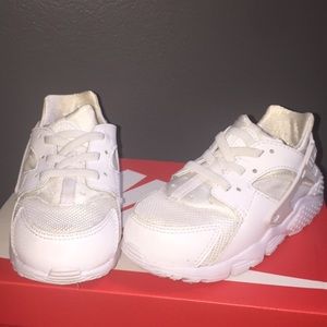 White huaraches size 8C (children)